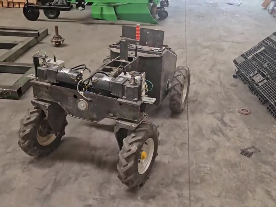 Rover, tesis içinde beton zeminde görev sırasında